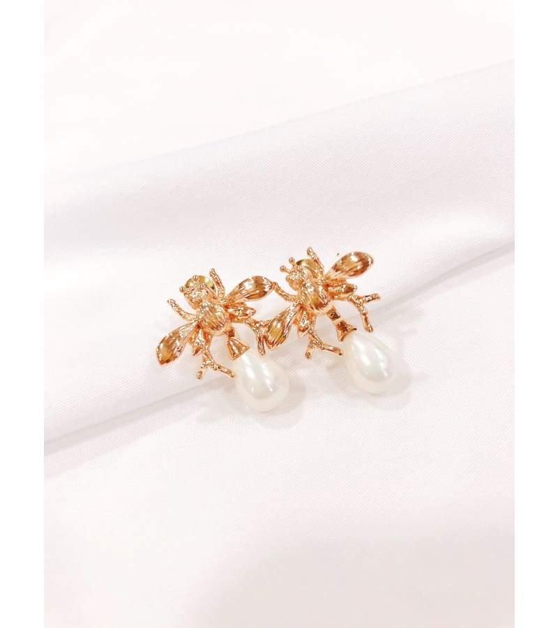 It’s Okay To Not Be Okay Seo Ye-ji Inspired Earrings 005 - Pair of Bees (Without Freshwater Pearls, Pearls look slightly bigger than that 