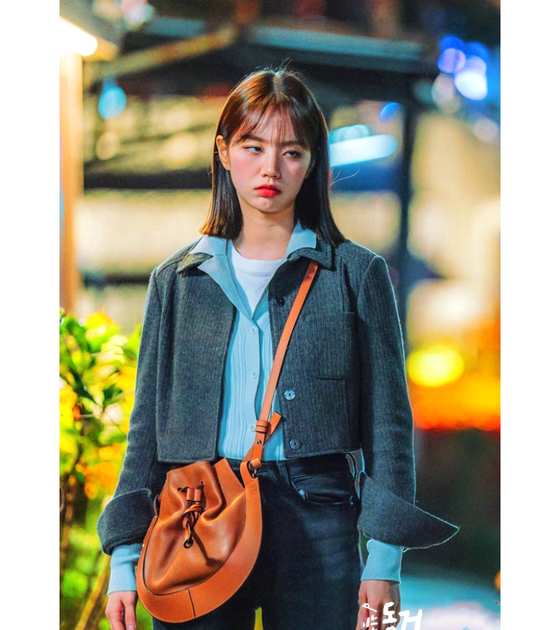 Kdrama_Fashion on X: Hyeri carried VALENTINO GARAVANI Mini VSling Grainy  Calfskin Handbag €1,785 in tvN My Roommate Is A Gumiho Ep 16. Cr:    / X