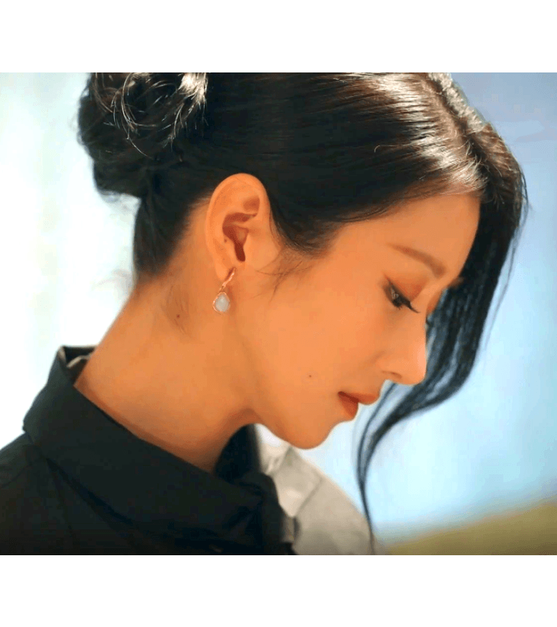 Eve Lee Ra-el (Seo Ye-ji) Inspired Earrings 009 - ONE SIZE ONLY / White Centerpiece / Gold - Earrings