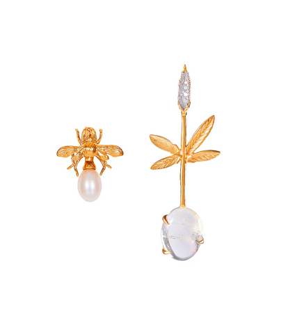 It’s Okay To Not Be Okay Seo Ye-ji Inspired Earrings 005 - Asymmetric Pair of Bee and Flower (Same as Seo Ye-ji) / Gold - Earrings